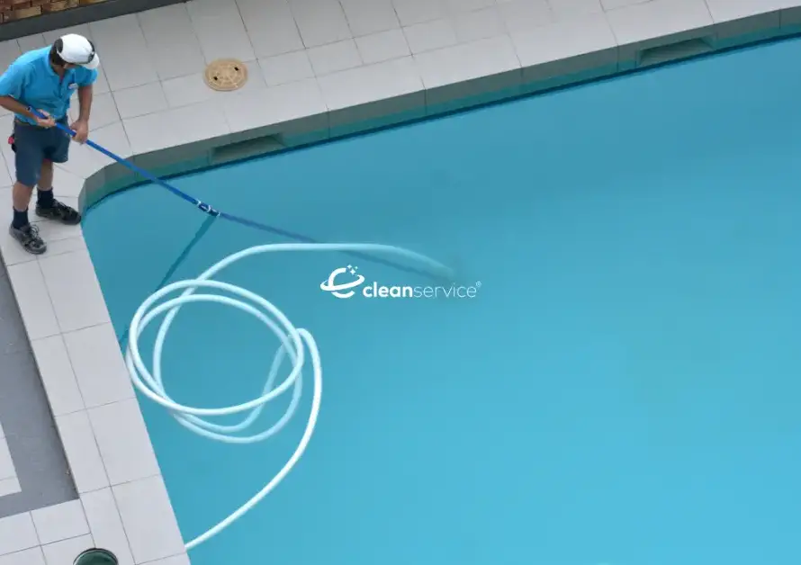 აუზის წმენდა / გასუფთავება