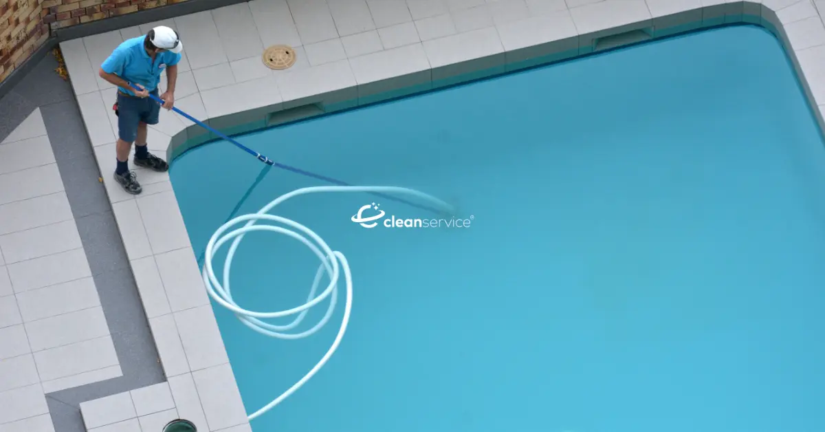 აუზის წმენდა / გასუფთავება