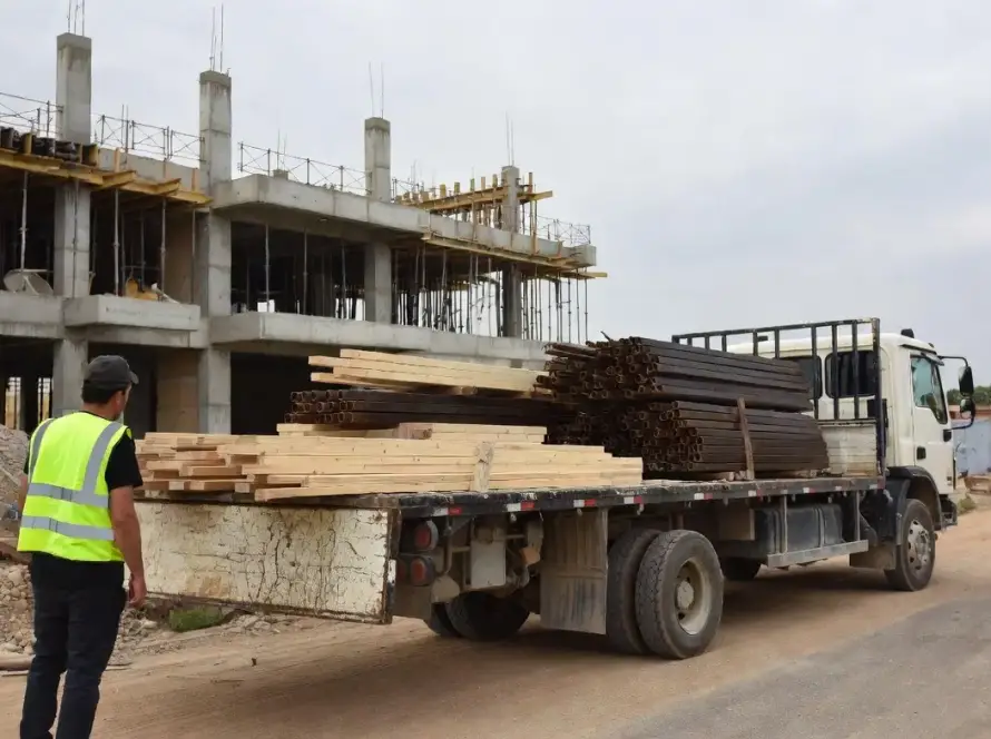 სამშენებლო მასალის მიტანა