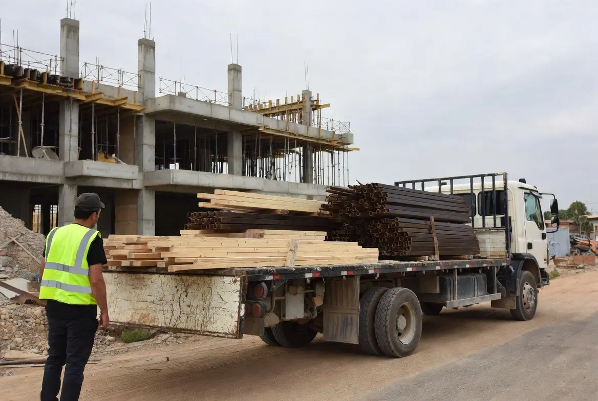 სამშენებლო მასალის მიტანა